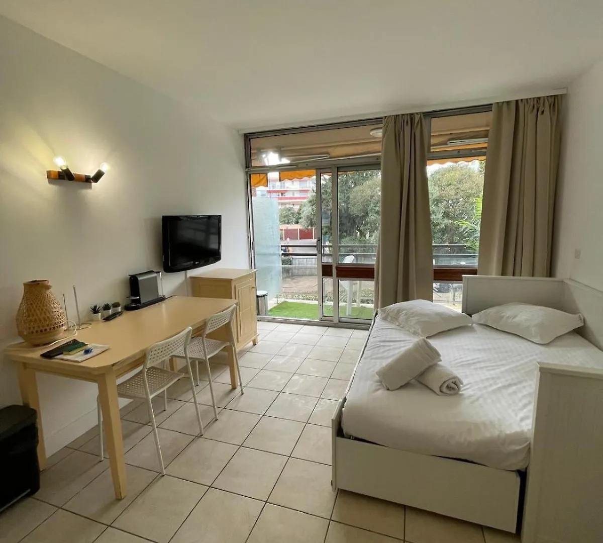 06U - Beautiful Studio In Residence - Swimming Pool And Tennis Court location