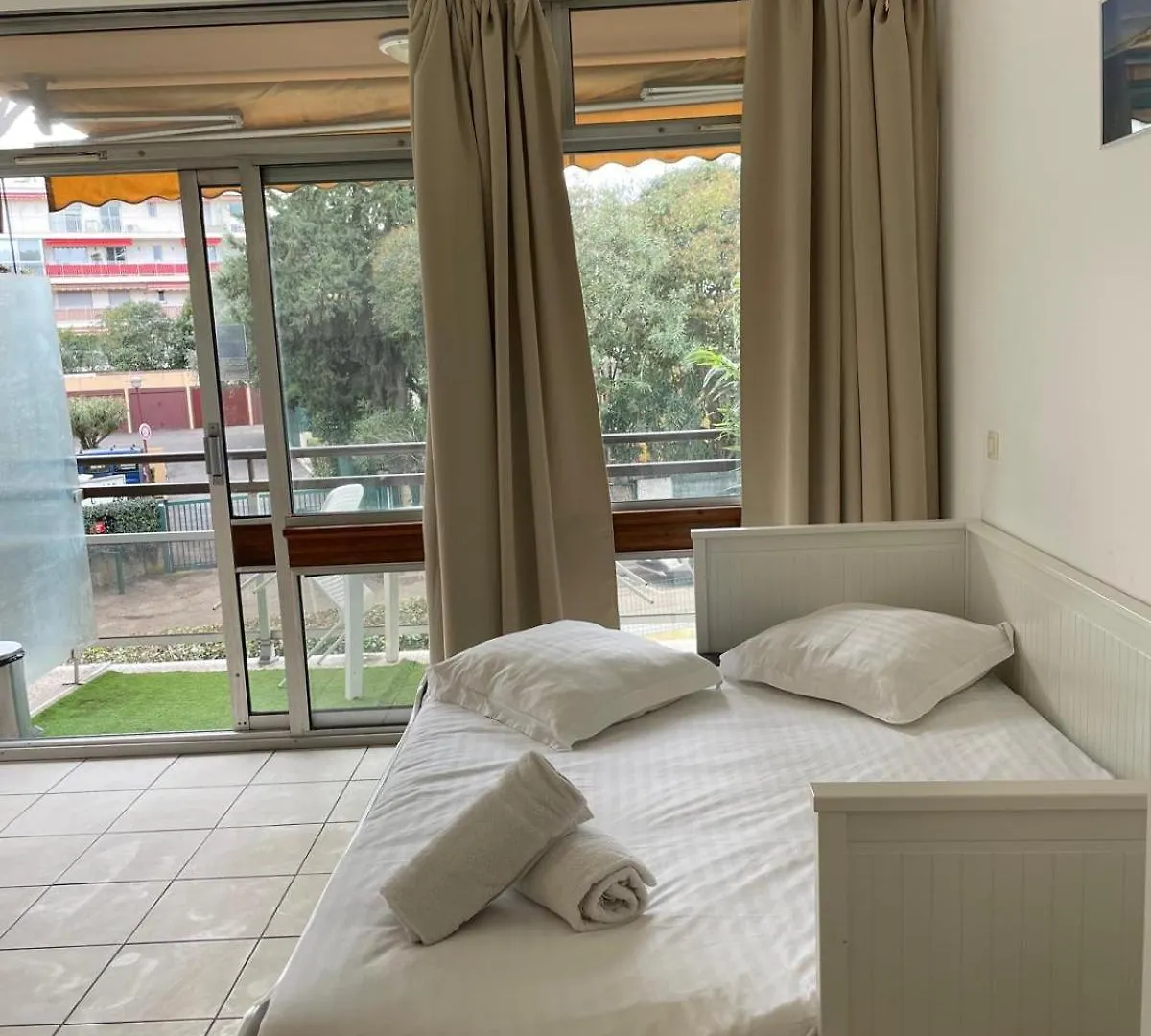 06U - Beautiful Studio In Residence - Swimming Pool And Tennis Court Saint-Laurent-du-Var Frankrijk