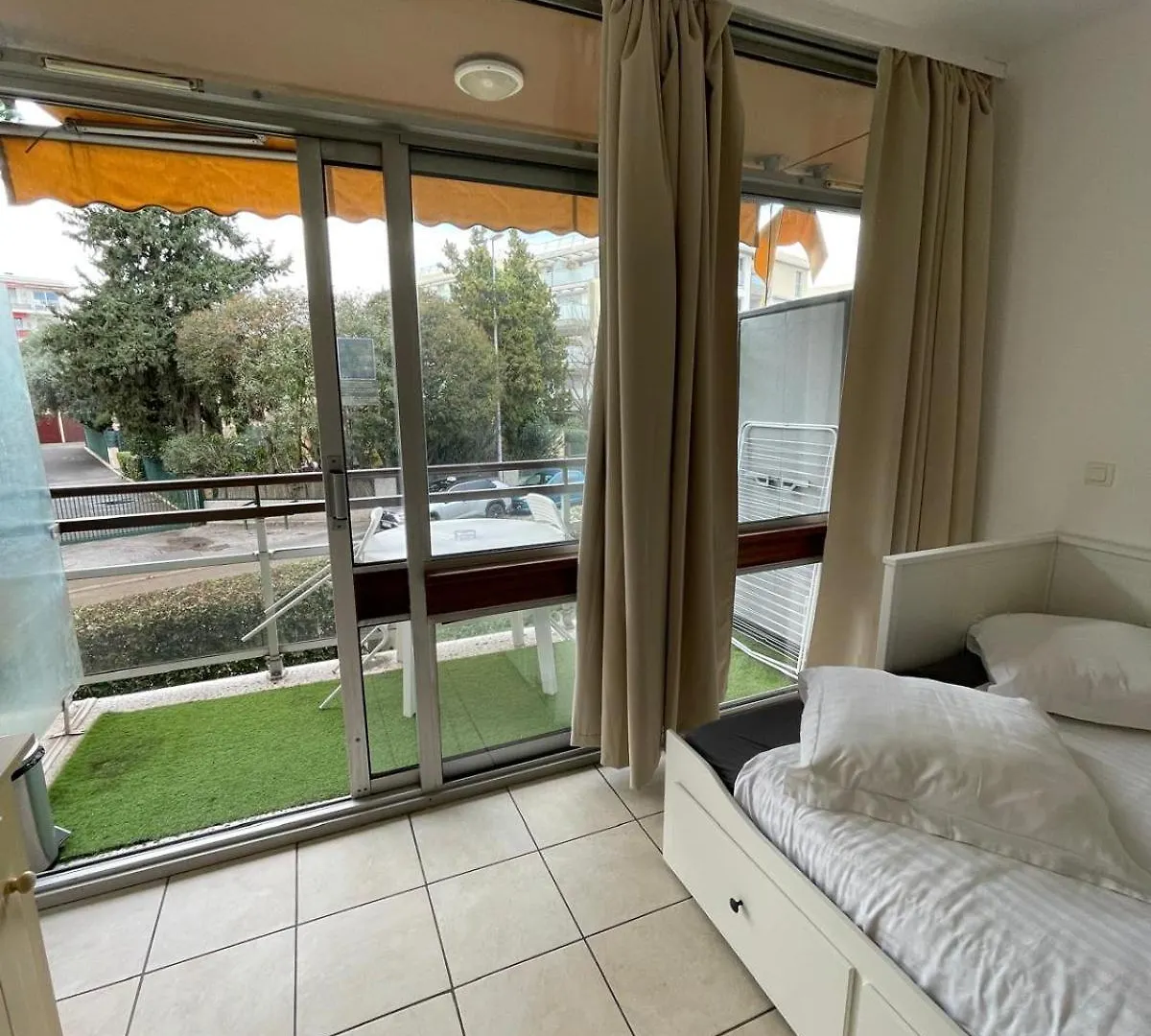 06U - Beautiful Studio In Residence - Swimming Pool And Tennis Court Saint-Laurent-du-Var 0*,  Fransa